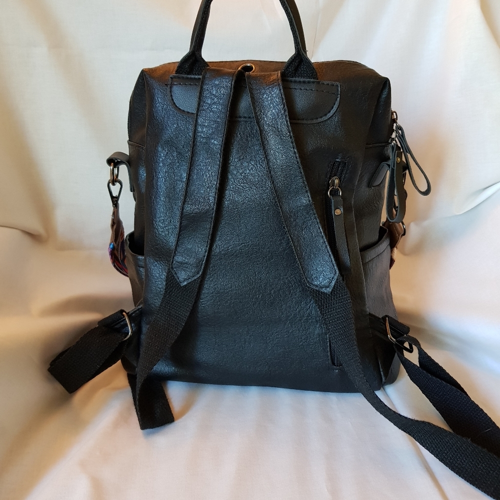 Backpack - Picture 3 of 9